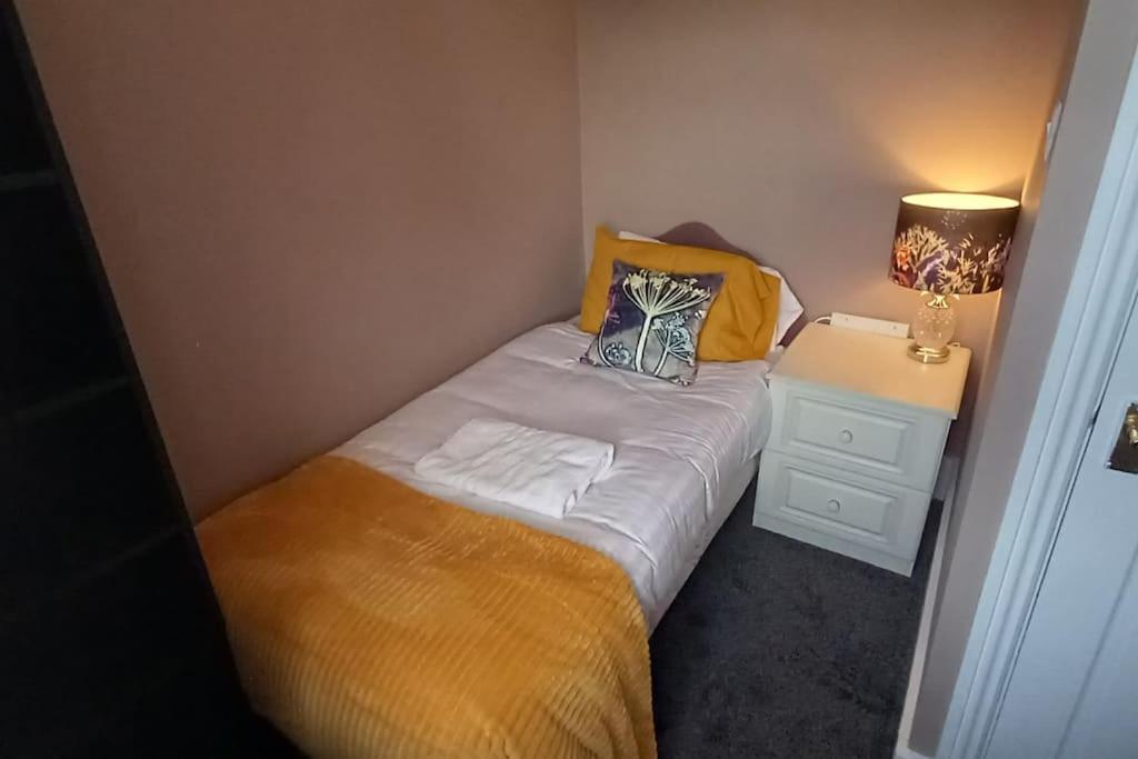 Peaceful Home From Home - Spacious 3 Bedroom House Accommodating 7 - Ideal For Families And Workers Gateshead Εξωτερικό φωτογραφία