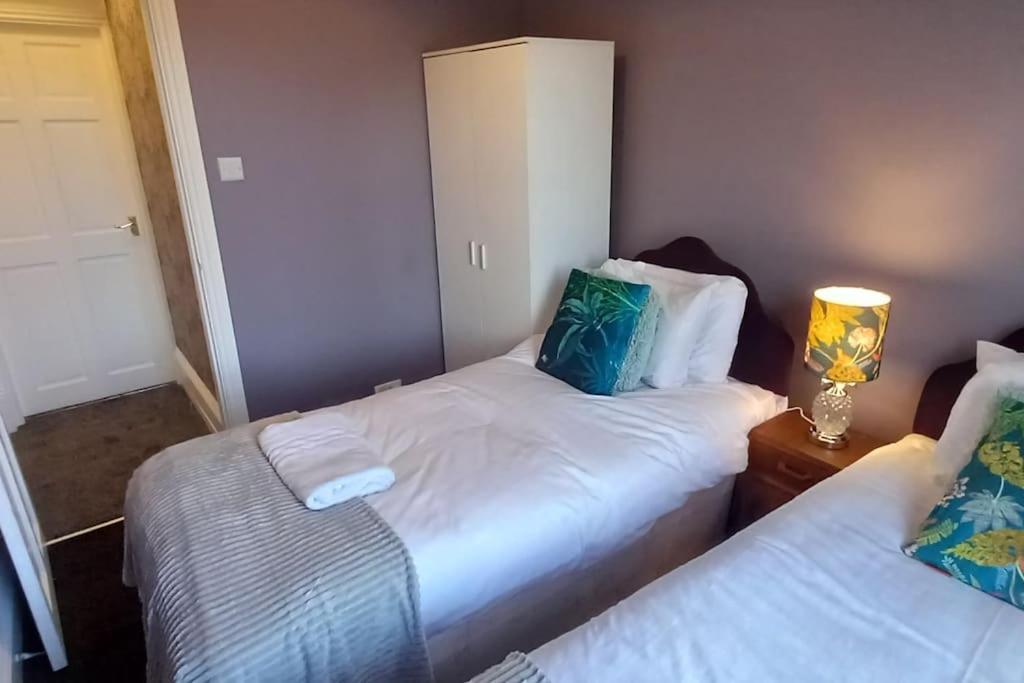 Peaceful Home From Home - Spacious 3 Bedroom House Accommodating 7 - Ideal For Families And Workers Gateshead Εξωτερικό φωτογραφία